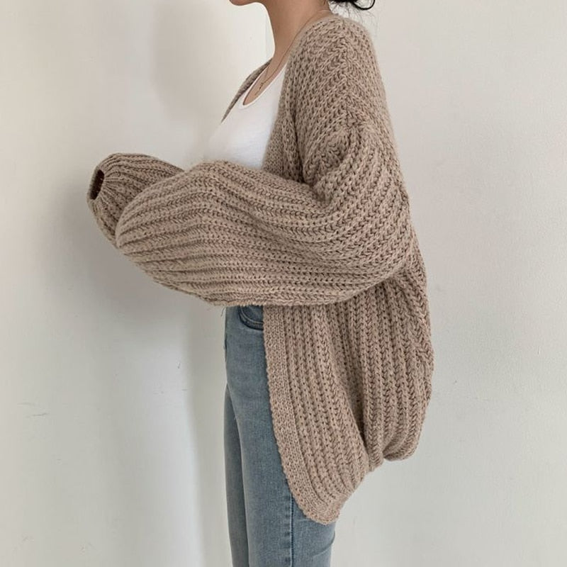 Damski kardigan – bez zapięcia, o grubym splocie