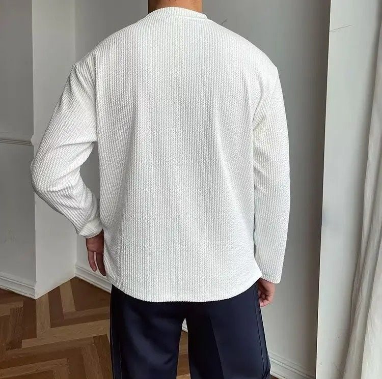 Męski sweter dzianinowy – okrągły dekolt, ze strukturą