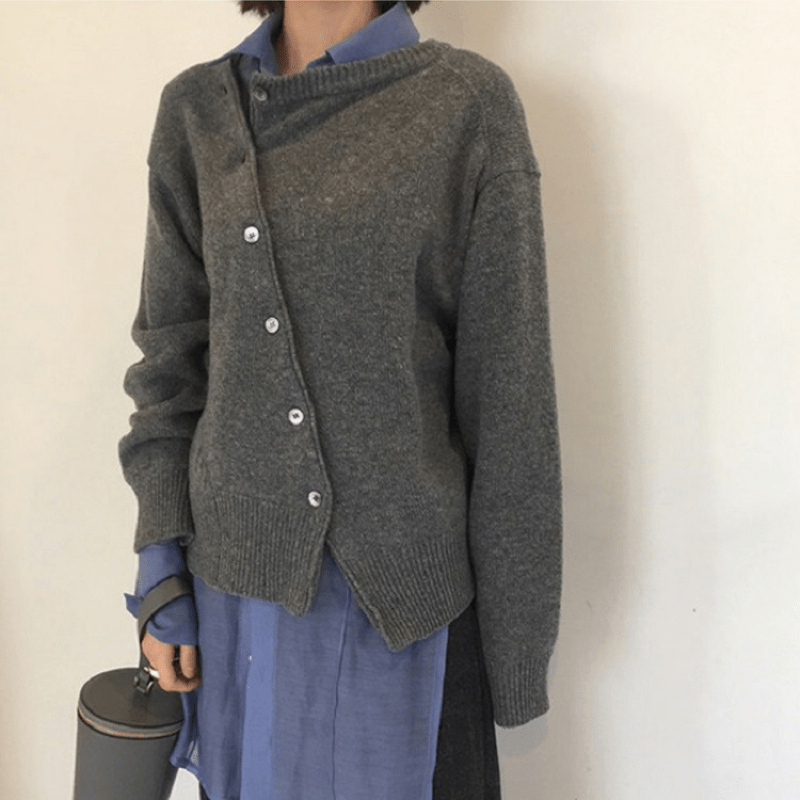 Kobiecy Oversize Kardigan z Asymetrycznymi Guzikami-Women's Cardigan-Moda Perla-Moda Perla