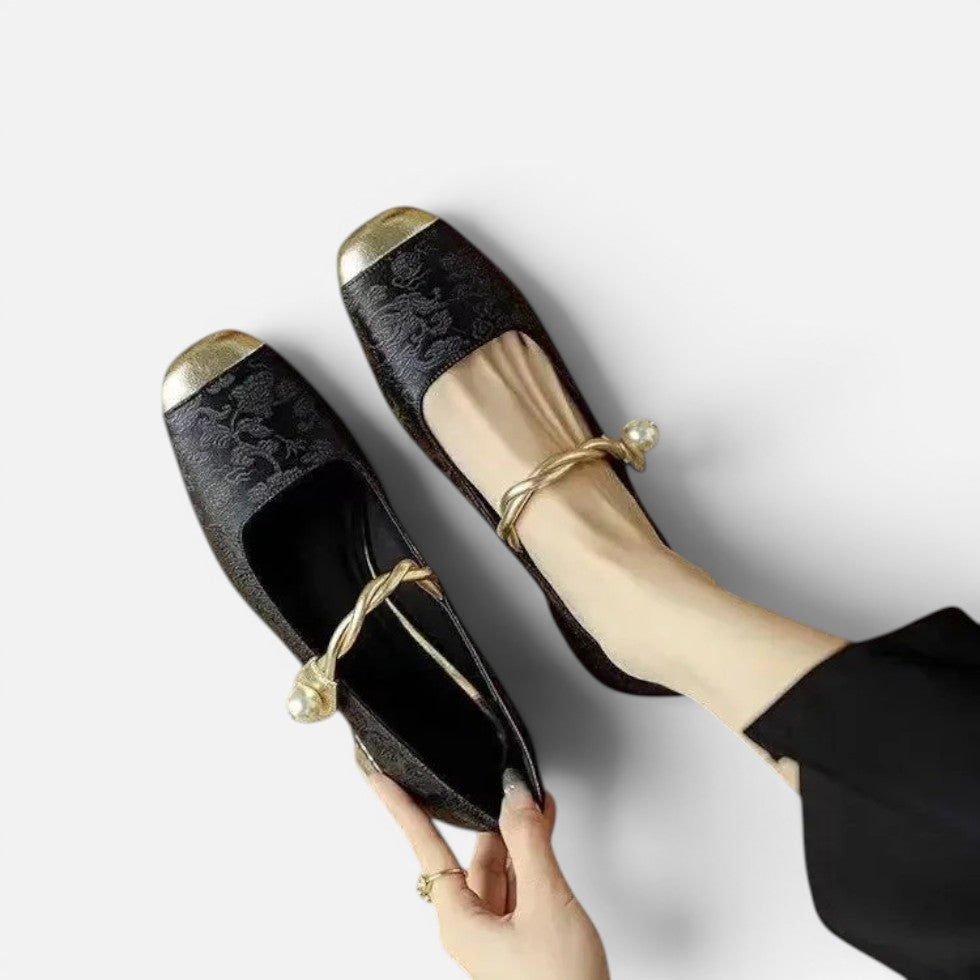 Damskie buty Mary Jane w zakardowy wzor z paskiem