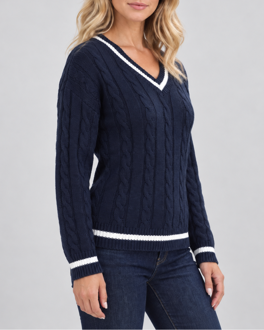 Damski sweter warkoczowy – dekolt w serek, w paski