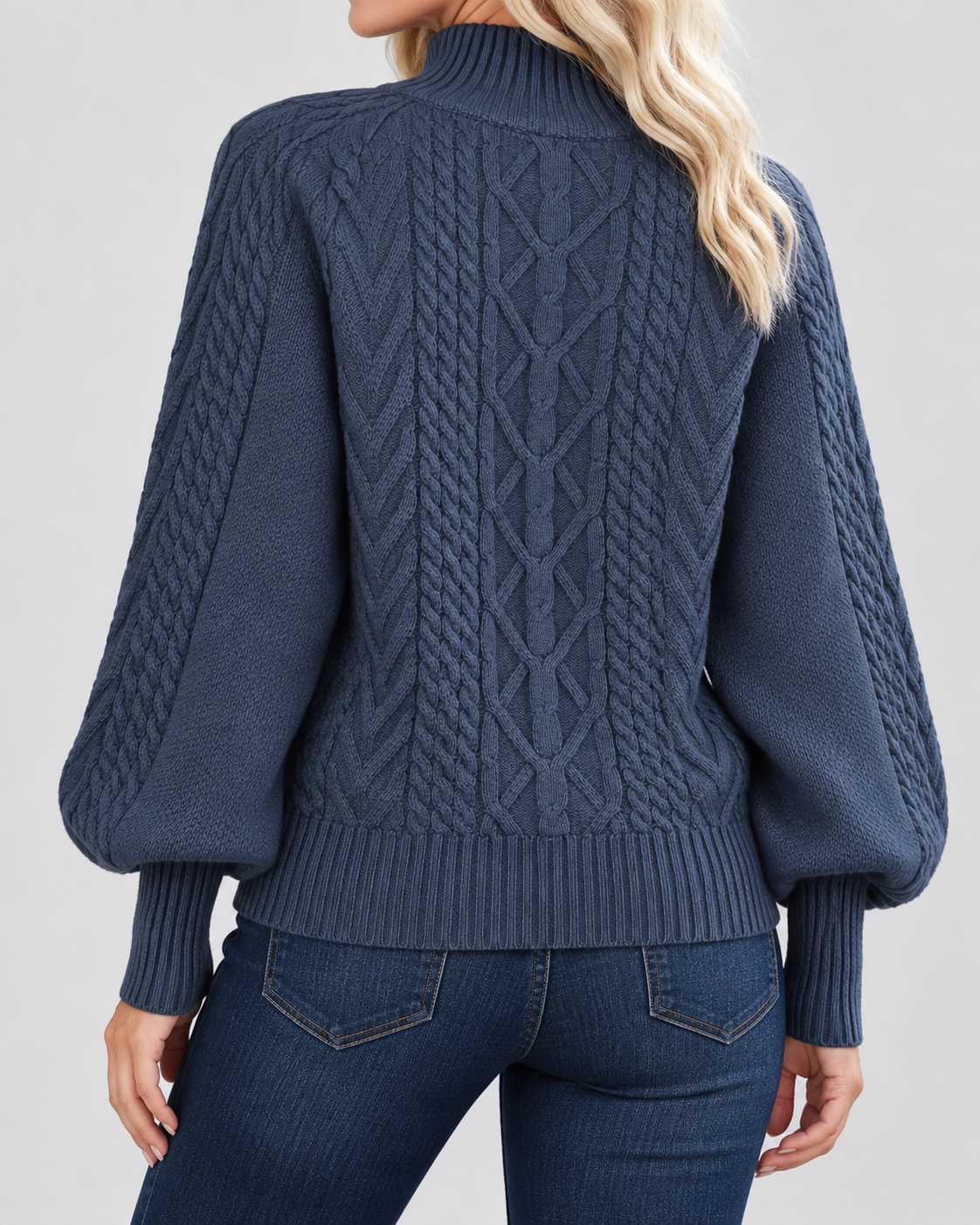Damski sweter warkoczowy – z półgolfem, bufiaste rękawy