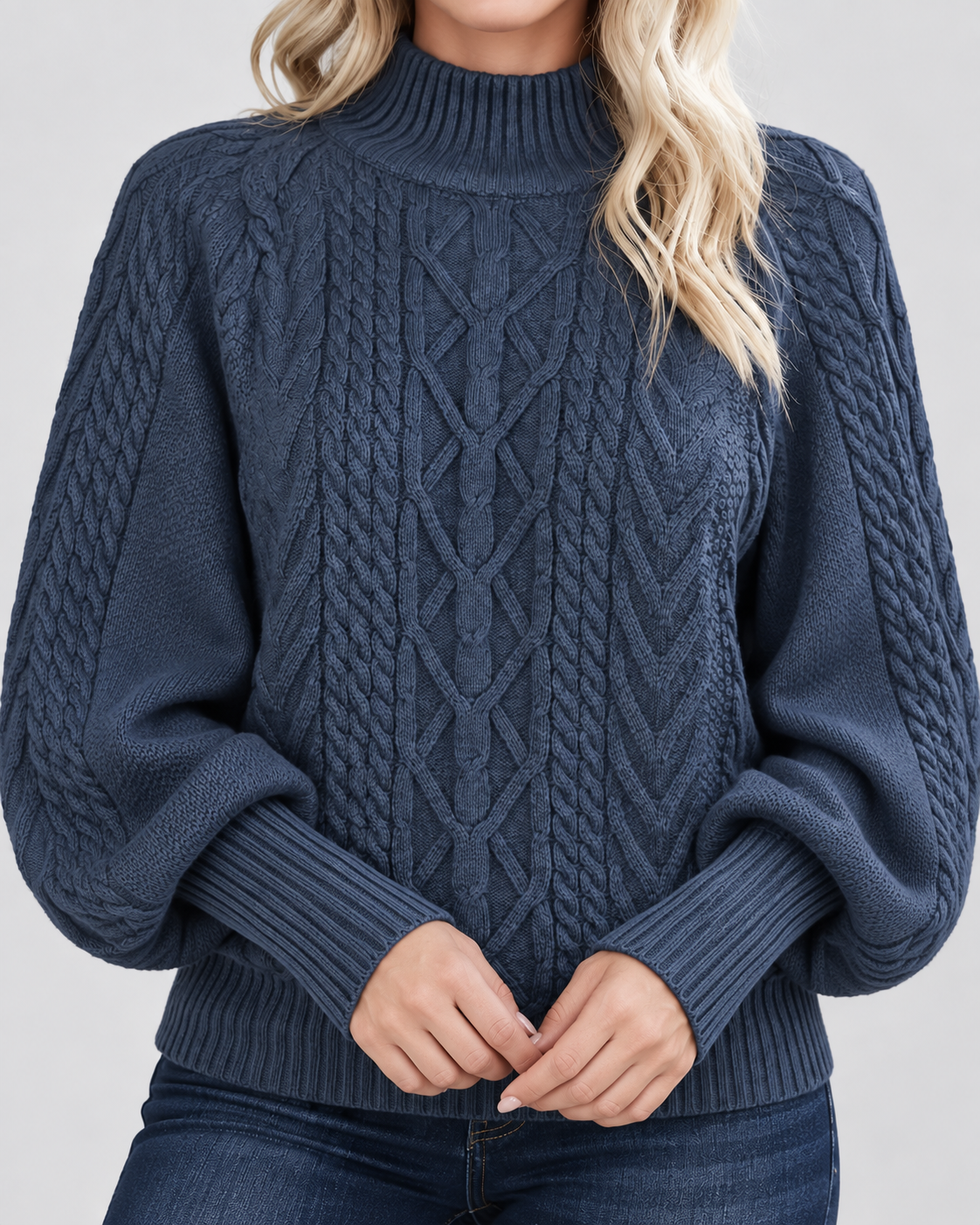 Damski sweter warkoczowy – z półgolfem, bufiaste rękawy