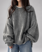 Damski sweter oversize – okrągły dekolt, bufiaste rękawy